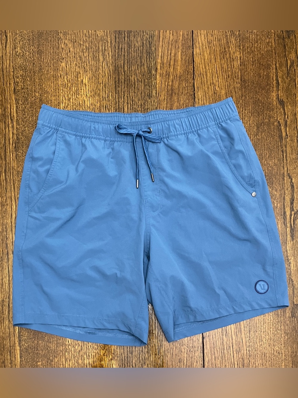 LIKE NEW Vuori Lined 7” Shorts